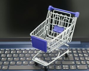 The Silent Weaver: How Embedded Insurance Transforms the E-commerce Journey
